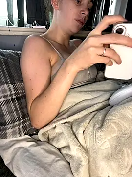 Snapshot of VioletxBlue chatting on 10/13/25, 09:53 VioletxBlue online show from 10/13/25, 09:53