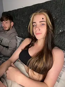 Snapshot of VioletxBlue chatting on 10/15/25, 01:11 VioletxBlue online show from 10/15/25, 01:11