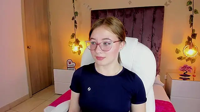 Dahlia Rousse online show from 09/19/25, 10:21