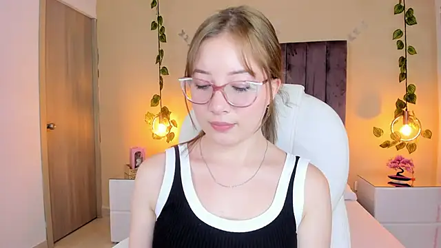 Dahlia Rousse online show from 09/27/25, 08:36