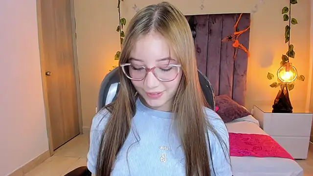 Dahlia Rousse online show from 10/14/25, 09:37