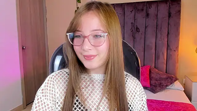 Dahlia Rousse online show from 10/28/25, 08:55