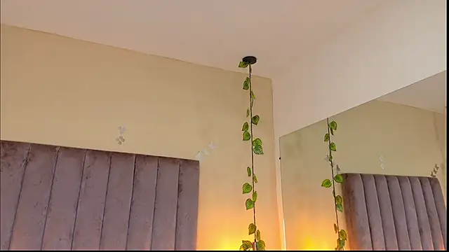 Dahlia Rousse online show from 03/29/26, 08:47