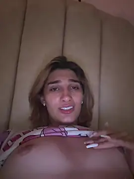 Snapshot of Queensara_ chatting on 03/02/25, 05:23 Queensara online show from 03/02/25, 05:23