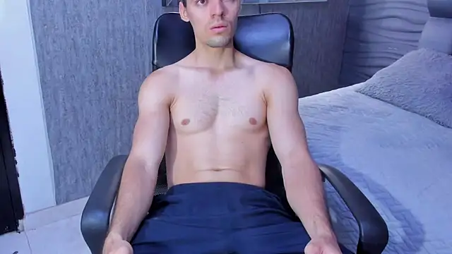 Snapshot of maxi_styles chatting on 02/05/26, 01:05 maxi styles online show from 02/05/26, 01:05