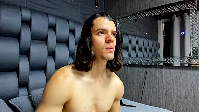 Snapshot of maxi_styles chatting on 03/04/26, 11:38 maxi styles online show from 03/04/26, 11:38