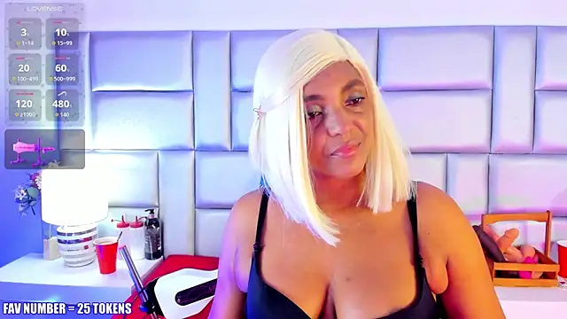 LovelyNickii online show from 11/05/25, 12:49