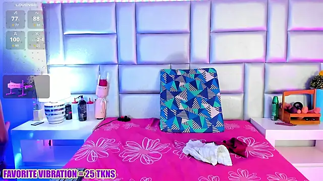 LovelyNickii online show from 04/12/26, 02:05