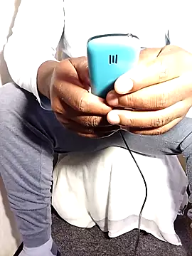 Snapshot of Dube501 chatting on 11/24/25, 07:19 Dube501 online show from 11/24/25, 07:19