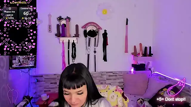 amyswallow7 online show from 04/15/26, 01:01