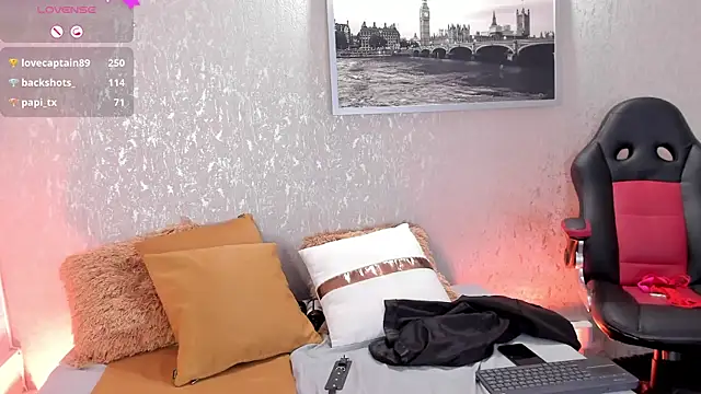 Luxury Woman online show from 03/18/25, 03:09