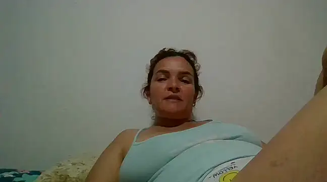 Snapshot of squirtlatinx chatting on 02/13/25, 01:40 squirtlatinx online show from 02/13/25, 01:40