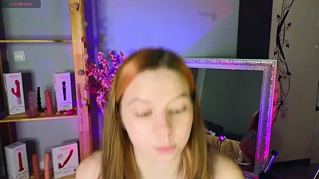 Snapshot of KiraBriis chatting on 02/05/25, 12:17 KiraBriis online show from 02/05/25, 12:17