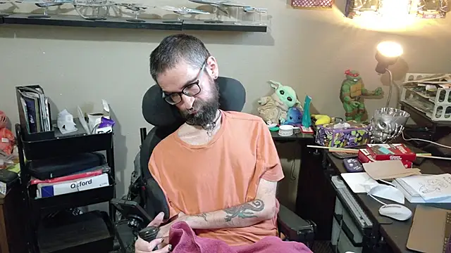 Snapshot of HighPriest_Belial666 chatting on 12/19/25, 09:44 HighPriest Belial666 online show from 12/19/25, 09:44