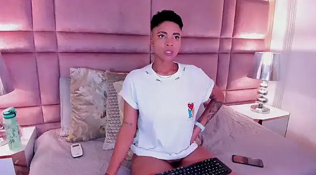 LuciaWallace online show from 02/15/25, 10:33