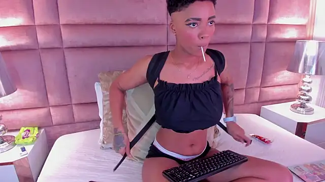 LuciaWallace online show from 03/11/25, 11:37