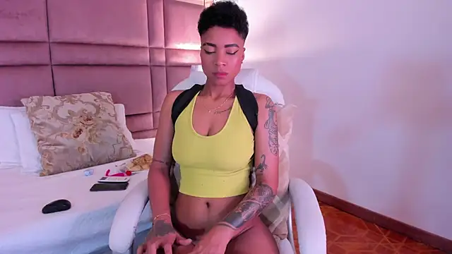 LuciaWallace online show from 03/13/25, 09:48