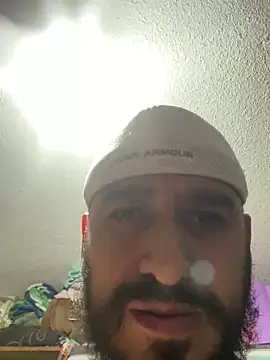 Snapshot of leonardohot1987 chatting on 01/11/25, 06:35 leonardohot1987 online show from 01/11/25, 06:35