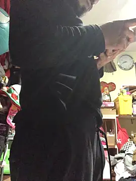 Snapshot of leonardohot1987 chatting on 02/04/25, 05:10 leonardohot1987 online show from 02/04/25, 05:10