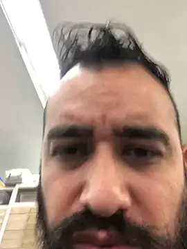 Snapshot of leonardohot1987 chatting on 02/06/25, 04:25 leonardohot1987 online show from 02/06/25, 04:25