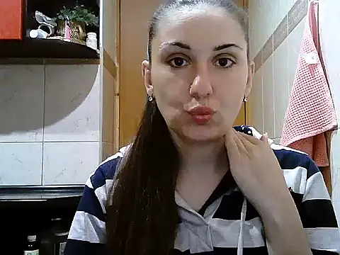 Snapshot of Yuliia30 chatting on 09/27/25, 03:39 Yuliia30 online show from 09/27/25, 03:39