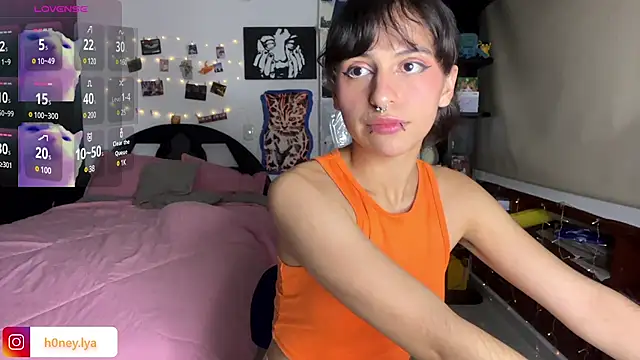 Snapshot of B0nnie_H0ney chatting on 01/15/25, 11:19 B0nnie H0ney online show from 01/15/25, 11:19