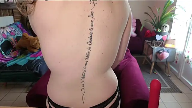 Miss luxiole online show from 04/12/26, 07:02