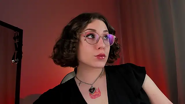 Snapshot of Eva_Moss_ chatting on 03/17/25, 07:02 Eva Moss online show from 03/17/25, 07:02