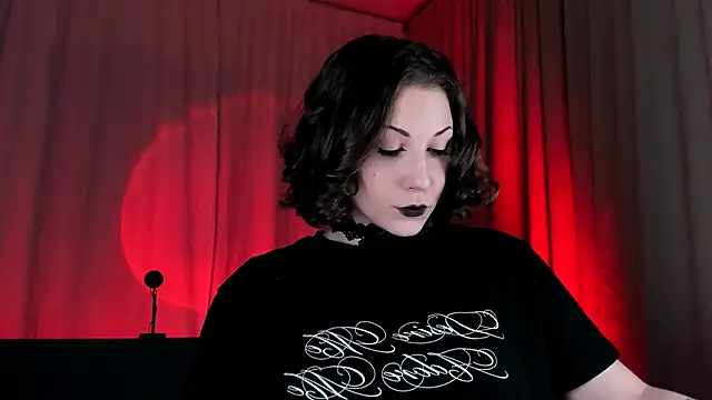 Snapshot of Eva_Moss_ chatting on 10/22/25, 07:24 Eva Moss online show from 10/22/25, 07:24