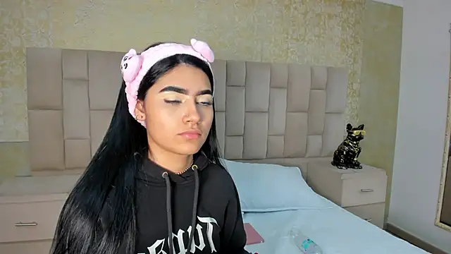 BellaaStorm online show from 09/25/25, 01:04