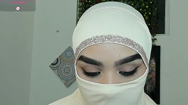 Snapshot of Maissa_Alabi chatting on 10/10/25, 03:33 Maissa Alabi online show from 10/10/25, 03:33