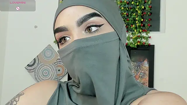 Snapshot of Maissa_Alabi chatting on 10/18/25, 06:52 Maissa Alabi online show from 10/18/25, 06:52