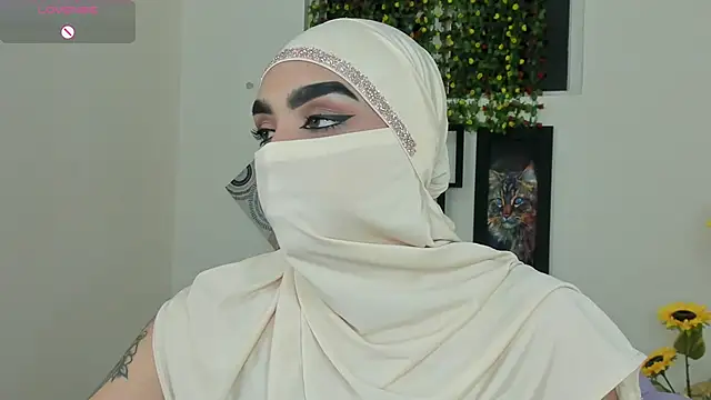 Snapshot of Maissa_Alabi chatting on 11/13/25, 07:02 Maissa Alabi online show from 11/13/25, 07:02