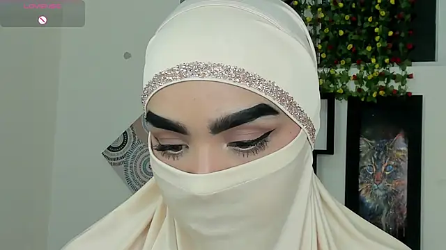 Snapshot of Maissa_Alabi chatting on 11/19/25, 07:36 Maissa Alabi online show from 11/19/25, 07:36