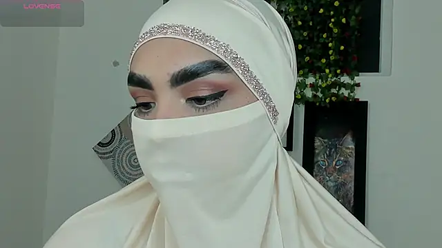 Snapshot of Maissa_Alabi chatting on 11/22/25, 06:40 Maissa Alabi online show from 11/22/25, 06:40