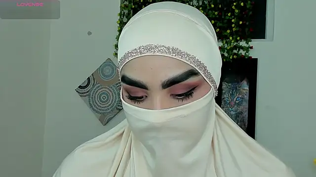 Snapshot of Maissa_Alabi chatting on 11/24/25, 07:35 Maissa Alabi online show from 11/24/25, 07:35