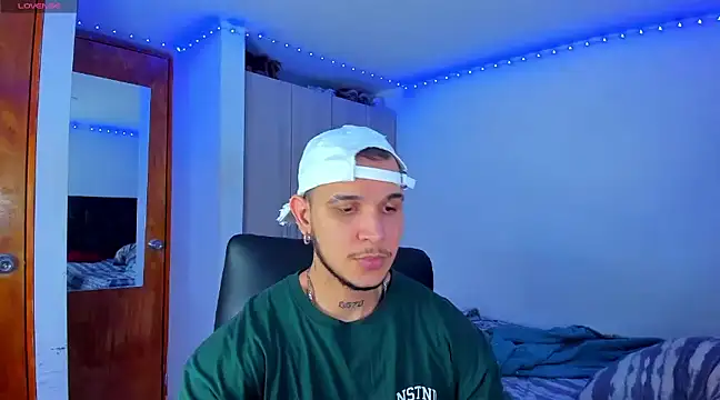 Snapshot of austinoficial chatting on 02/23/25, 12:19 austinoficial online show from 02/23/25, 12:19