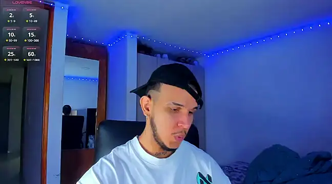 Snapshot of austinoficial chatting on 03/13/25, 01:43 austinoficial online show from 03/13/25, 01:43