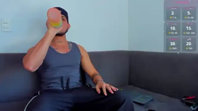 Snapshot of austinoficial chatting on 10/14/25, 08:31 austinoficial online show from 10/14/25, 08:31