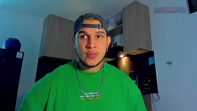 austinoficial online show from 03/21/26, 02:27