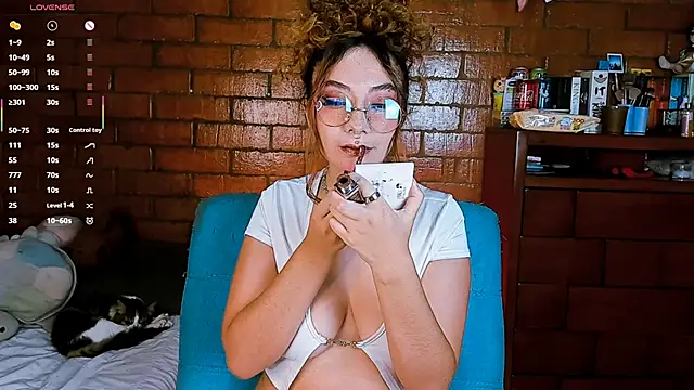 Annycolin  online show from 05/07/26, 10:26