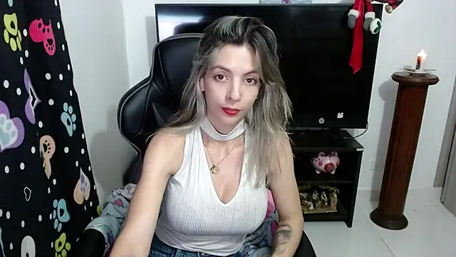 Princezzlove3 online show from 01/22/25, 11:43