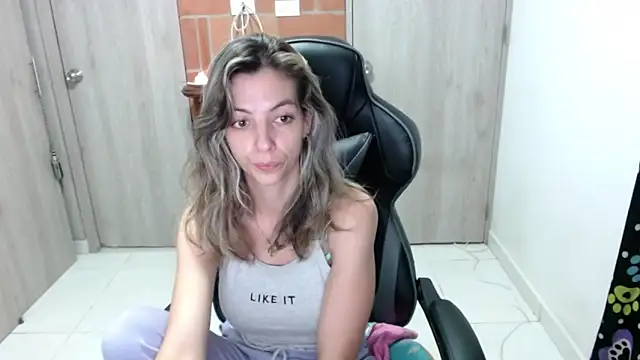 Princezzlove3 online show from 02/04/25, 09:52