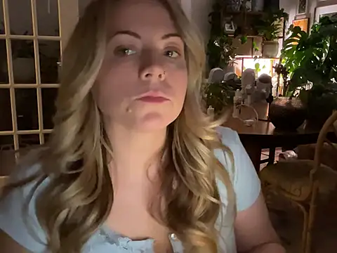 Snapshot of girlnextdoorjoelle chatting on 01/13/25, 06:06 girlnextdoorjoelle online show from 01/13/25, 06:06