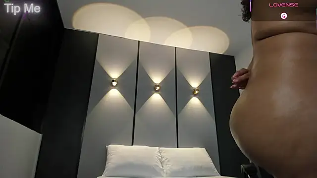 Snapshot of lilly_ass_ chatting on 09/14/25, 01:05 lilly ass online show from 09/14/25, 01:05