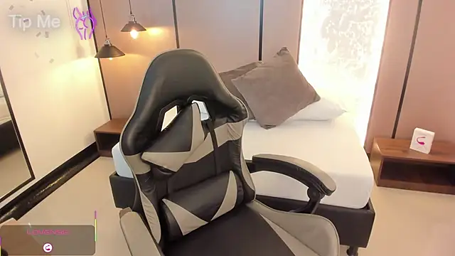 Snapshot of lilly_ass_ chatting on 10/08/25, 12:58 lilly ass online show from 10/08/25, 12:58