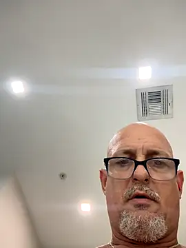 carlospingalinda online show from 11/19/25, 02:22