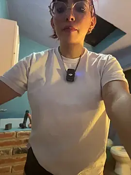 Snapshot of MartinaSooler chatting on 07/04/26, 03:13 MartinaSooler online show from 07/04/26, 03:13