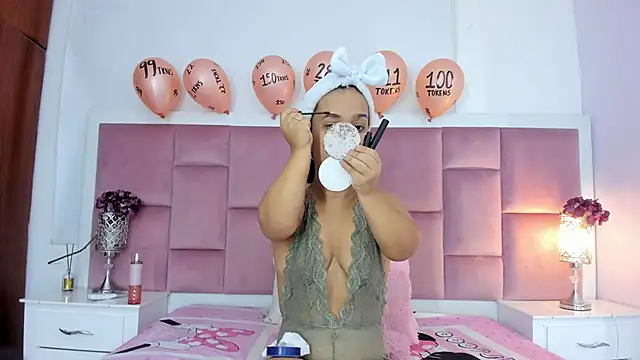 AnieRey online show from 01/28/25, 12:00