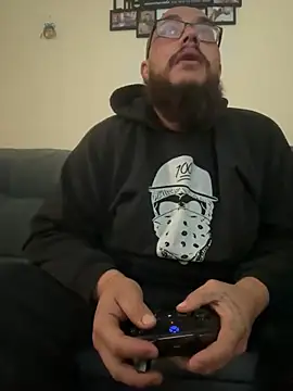 Snapshot of virginass1 chatting on 11/20/25, 11:43 virginass1 online show from 11/20/25, 11:43